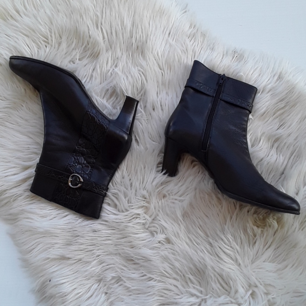 Black heel boots